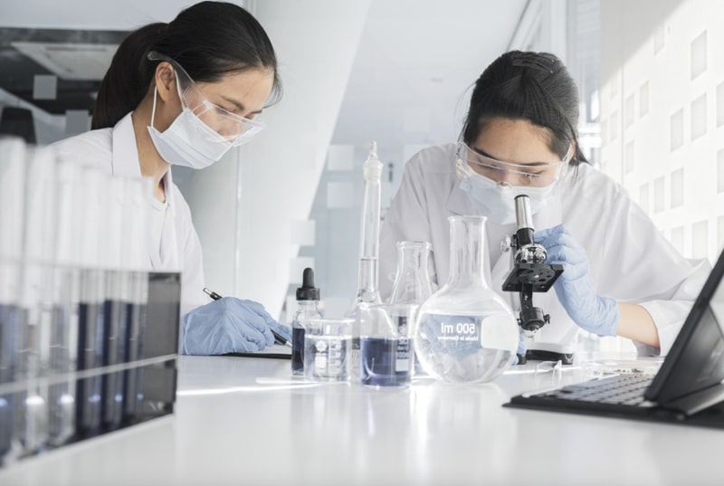 dữ liệu từ xét nghiệm còn hỗ trợ các nhà khoa học và cơ quan y tế trong việc nghiên cứu, quản lý